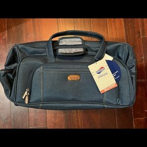American Tourister Belle Voyage Rolling Tote
